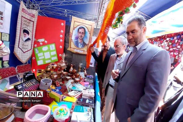 بازدید علیرضا کریمیان از نمایشگاه گردشگری و اقوام  منطقه ۵
