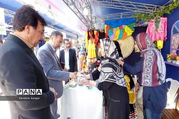 بازدید علیرضا کریمیان از نمایشگاه گردشگری و اقوام  منطقه ۵
