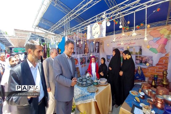 بازدید علیرضا کریمیان از نمایشگاه گردشگری و اقوام  منطقه ۵