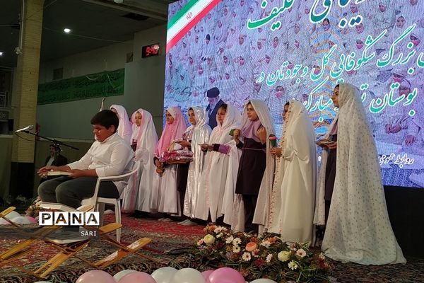 جشن تکلیف ۱۷۰۰ نفری دانش‌آموزان دختر شاهین شهر با حضور ابوذر روحی و اجرای سرود سلام فرمانده ۱ و ۲