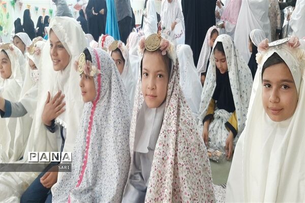 جشن تکلیف ۱۷۰۰ نفری دانش‌آموزان دختر شاهین شهر با حضور ابوذر روحی و اجرای سرود سلام فرمانده ۱ و ۲