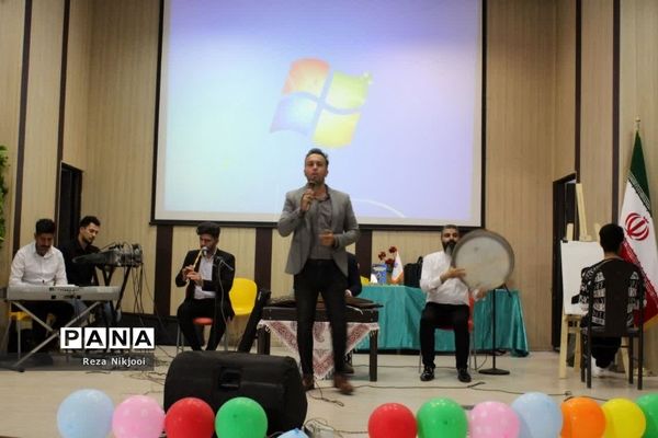 همایش تجلیل از دانش‌آموزان نمونه دبیرستان قریب ناحیه یک بهارستان