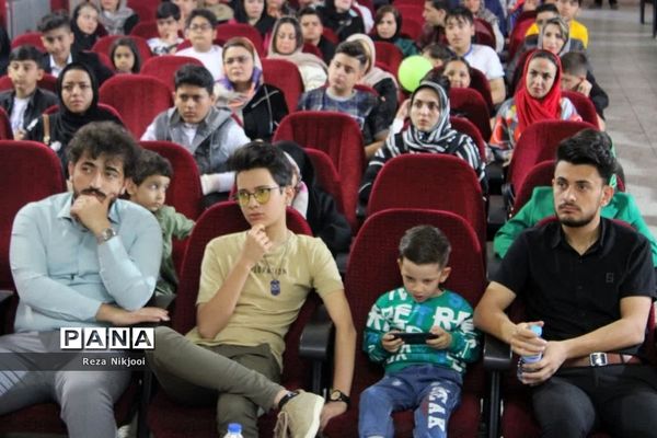 همایش تجلیل از دانش‌آموزان نمونه دبیرستان قریب ناحیه یک بهارستان