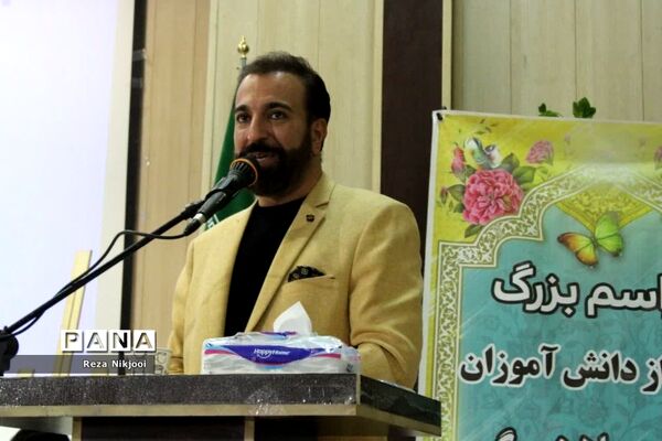 همایش تجلیل از دانش‌آموزان نمونه دبیرستان قریب ناحیه یک بهارستان