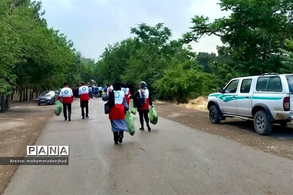 اجرای برنامه همگانی اداره محیط زیست در پارک جنگلی شهدای گمنام شهرستان قرچک
