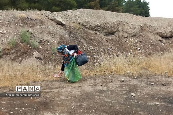 اجرای برنامه همگانی اداره محیط زیست در پارک جنگلی شهدای گمنام شهرستان قرچک