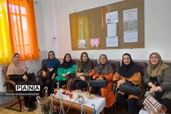 مراسم گرامیداشت معلم در دبستان مطهره قرچک