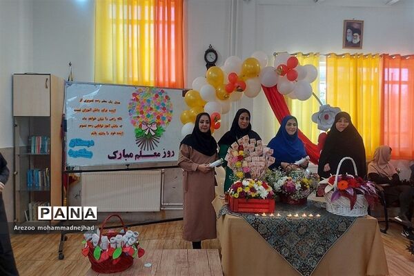 مراسم گرامیداشت معلم در دبستان مطهره قرچک