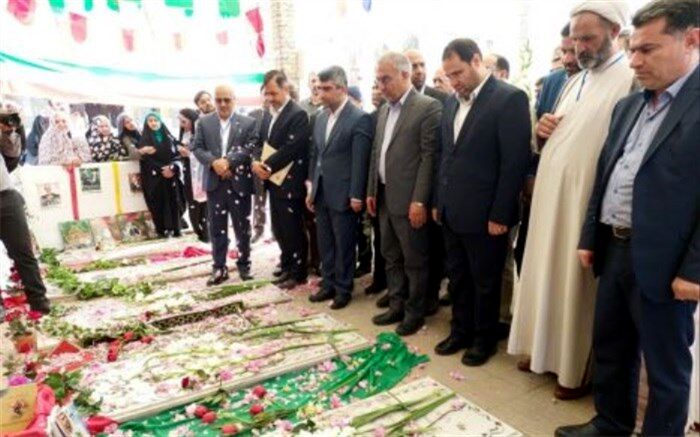 حضور سرپرست وزارت آموزش و پرورش بر مزار شهدای دانش‌آموز حادثه تروریستی حمله به حرم شاهچراغ(ع)