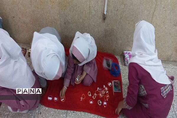 برگزاری بازارچه کسب و کار دانش‌آموزی در دبستان بوستان شهرستان بن
