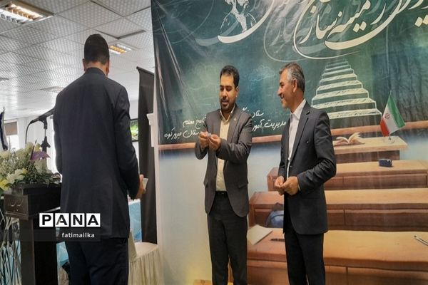 برگزاری همایش تقدیر از معلمان نمونه و پیشکسوتان فرهنگی شهرستان فیروزکوه