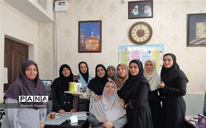 برگزاری گرامیداشت مقام معلم در دبیرستان نمونه دولتی امام رضا (ع)