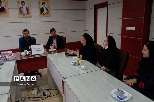 برگزاری نشست شورای دانش‌آموزی منطقه ملارد و تقدیر از دانش‌آموزان فعال