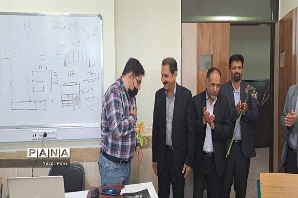 گرامیداشت مقام معلم در دبیرستان طرازی ناحیه یک یزد