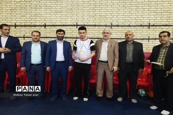تقدیر از ورزشکاران معلول در شهرستان بهارستان