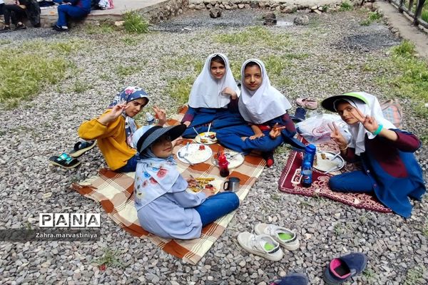 اردوی دانش‌آموزان مروستی در منطقه گردشگری کرخنگان