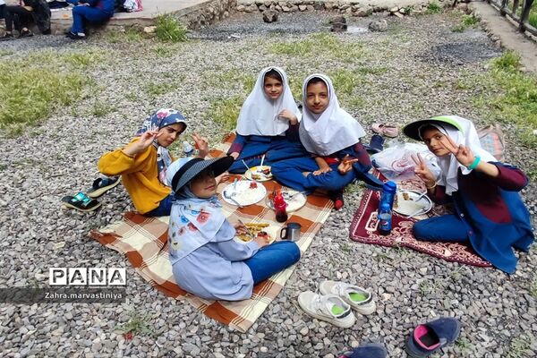 اردوی دانش‌آموزان مروستی در منطقه گردشگری کرخنگان