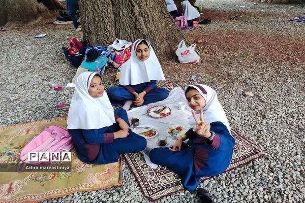 اردوی دانش‌آموزان مروستی در منطقه گردشگری کرخنگان