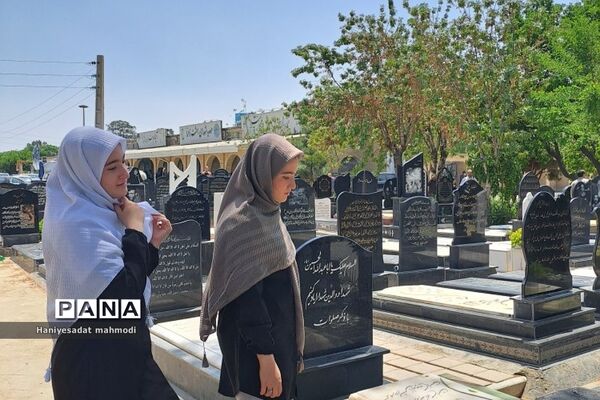 زیارت مزار شهدا توسط خبرنگار پانای رودهن