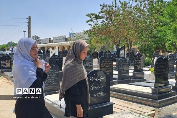 زیارت مزار شهدا توسط خبرنگار پانای رودهن