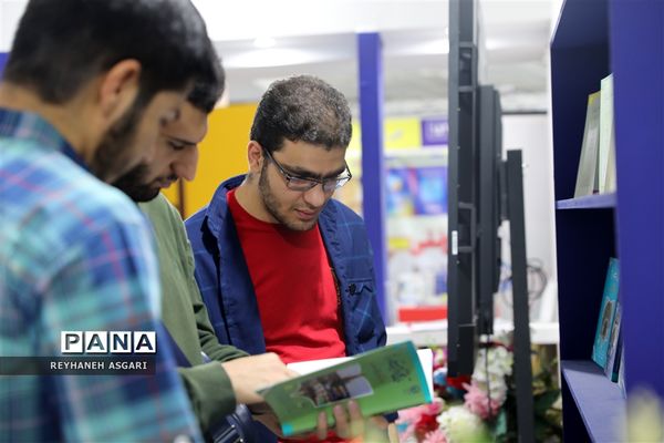 غرفه دانشگاه فرهنگیان در سی و چهارمین دوره نمایشگاه بین‌المللی کتاب تهران