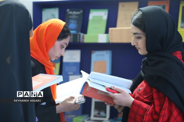 غرفه دانشگاه فرهنگیان در سی و چهارمین دوره نمایشگاه بین‌المللی کتاب تهران
