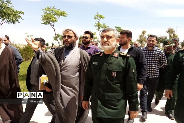 بازدید فرمانده هوافضای سپاه از موزه دفاع مقدس قم