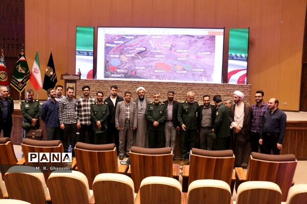 بازدید فرمانده هوافضای سپاه از موزه دفاع مقدس قم
