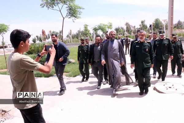 بازدید فرمانده هوافضای سپاه از موزه دفاع مقدس قم