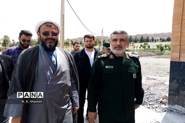 بازدید فرمانده هوافضای سپاه از موزه دفاع مقدس قم