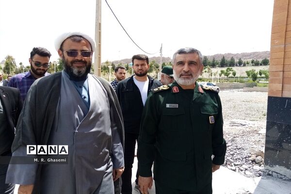 بازدید فرمانده هوافضای سپاه از موزه دفاع مقدس قم