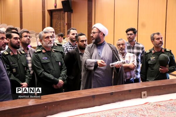 بازدید فرمانده هوافضای سپاه از موزه دفاع مقدس قم