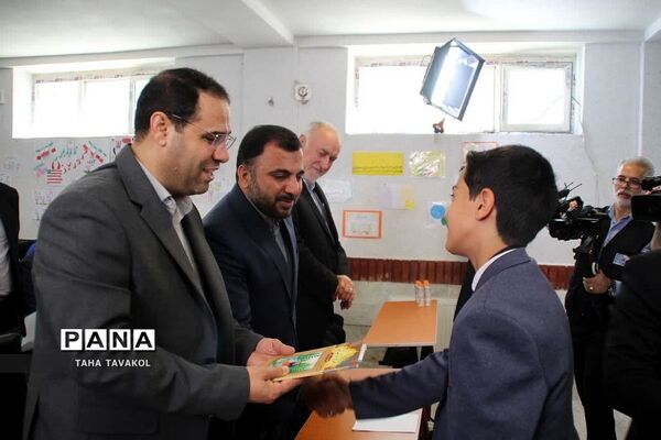 آیین امضای تفاهم‌نامه و آغاز عملیات اجرایی اتصال پرسرعت مدارس کشور از طریق فیبر نوری fttx