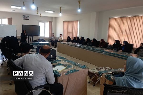 برگزاری کارگاه‌های آموزش ریاضی ویژه آموزگاران مقطع ابتدایی در آموزش و پرورش رودهن