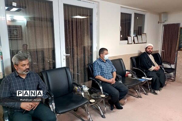 نشست مسئول امور مساجد شرق استان تهران با اعضای هیات امنای مسجد انصارالمهدی (عج) رودهن
