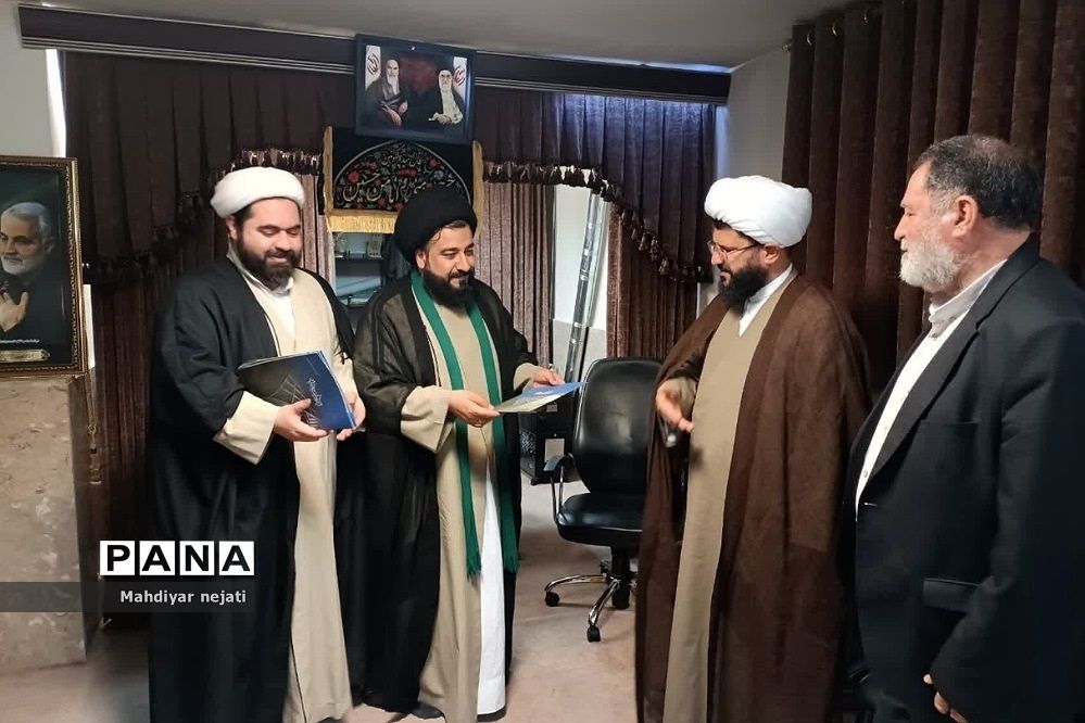 نشست مسئول امور مساجد شرق استان تهران با اعضای هیات امنای مسجد انصارالمهدی (عج) رودهن