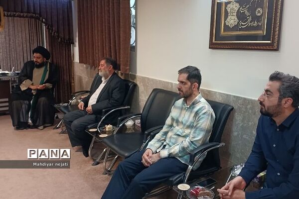 نشست مسئول امور مساجد شرق استان تهران با اعضای هیات امنای مسجد انصارالمهدی (عج) رودهن