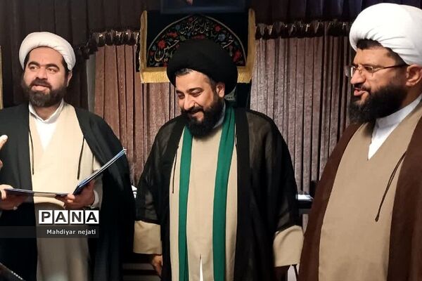 نشست مسئول امور مساجد شرق استان تهران با اعضای هیات امنای مسجد انصارالمهدی (عج) رودهن