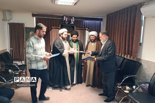 نشست مسئول امور مساجد شرق استان تهران با اعضای هیات امنای مسجد انصارالمهدی (عج) رودهن