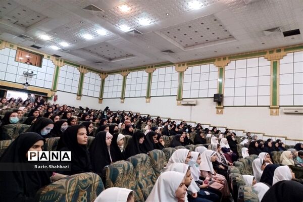 تقدیر از دختران فعال قرآنی پاکدشت