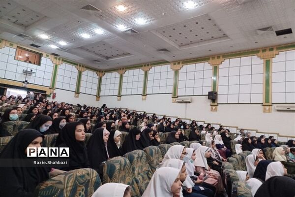 تقدیر از دختران فعال قرآنی پاکدشت