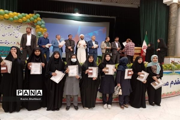 تقدیر از دختران فعال قرآنی پاکدشت