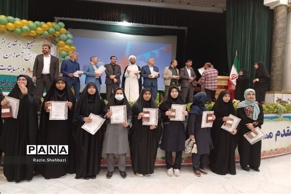 تقدیر از دختران فعال قرآنی پاکدشت