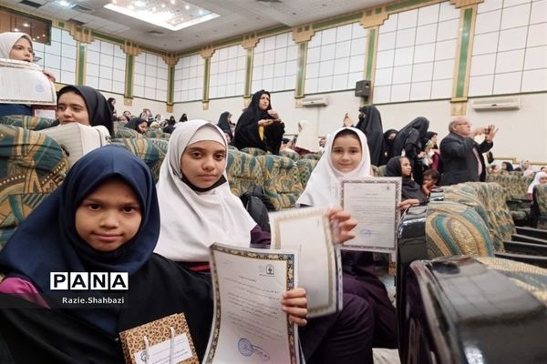 تقدیر از دختران فعال قرآنی پاکدشت