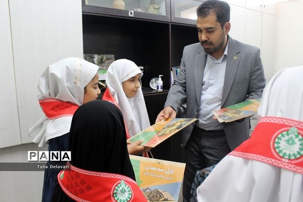 افتتاح نگارخانه سازمان دانش‌آموزی شهرستان‌های استان تهران با عنوان «فرصت نوجوانی»