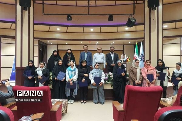 تجلیل از دانش‌آموزان برترآموزشگاه فرزانگان اسلامشهر