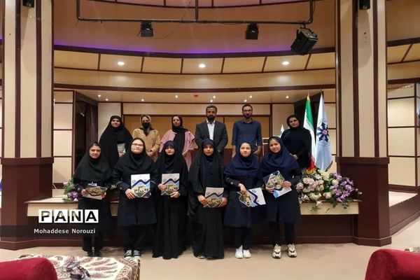 تجلیل از دانش‌آموزان برترآموزشگاه فرزانگان اسلامشهر