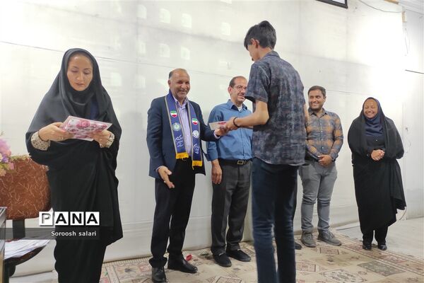 تقدیر از داوران و دانش آموزان برتر المپیاد رویش (بازی های فکری) سازمان دانش آموزی داراب