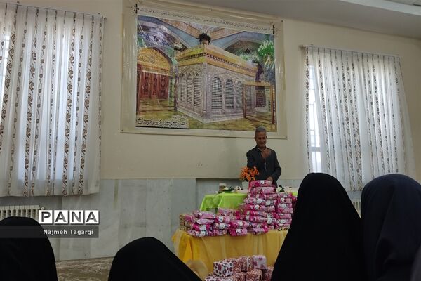 تجلیل از برگزیدگان مسابقات قرآنی و فرهنگی‌ در دبیرستان نمونه دولتی امام رضا (ع)
