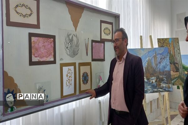 نمایشگاه کار آفرینی در هنرستان شهید حقیقی